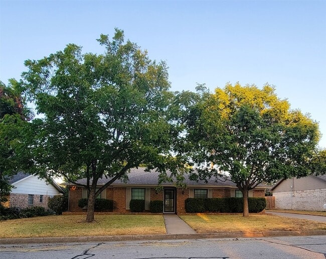 Photo - 7405 Pinehurst Dr W