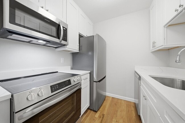 Building Photo - 11 Schubert St Unit 10