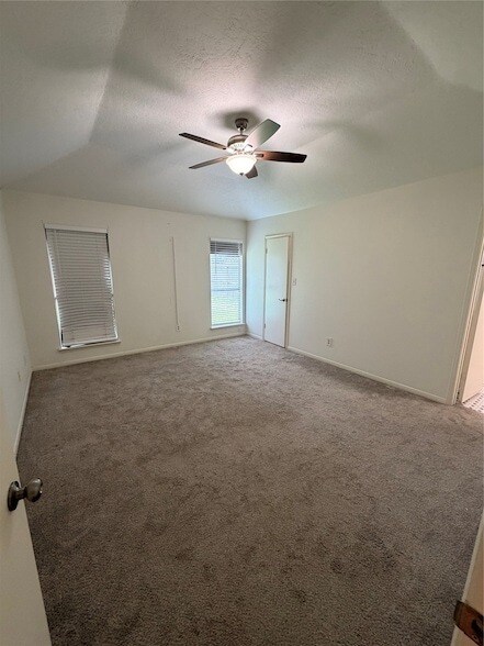 Photo - 5211 Rivertree Ln