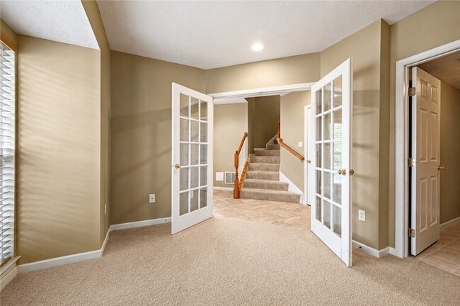 Photo - 208 Village Pl