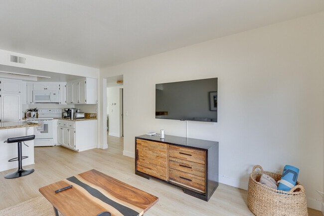 Photo - 6908 Peachtree Rd Unit SI ID1307615P