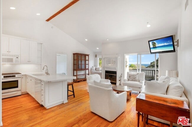 Building Photo - 3855 Rambla Pacifico St Unit D
