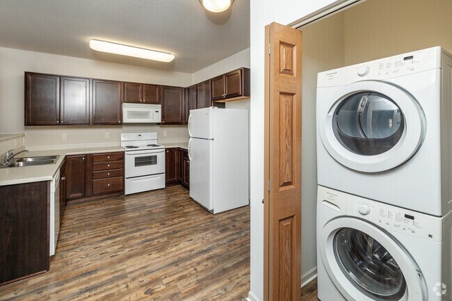 1BD, 1BA - 700SF - Laundry - Richard Apartments