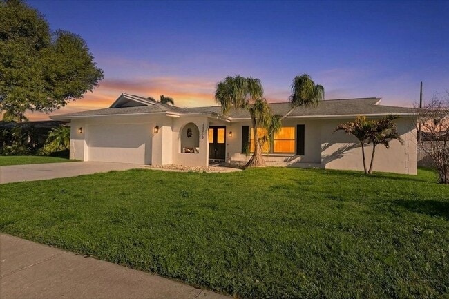Photo - 13923 Brewster Dr