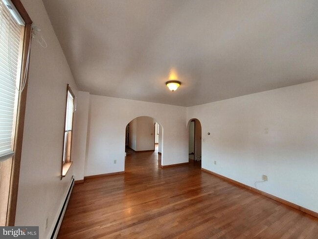 Photo - 213B Lincoln Way W