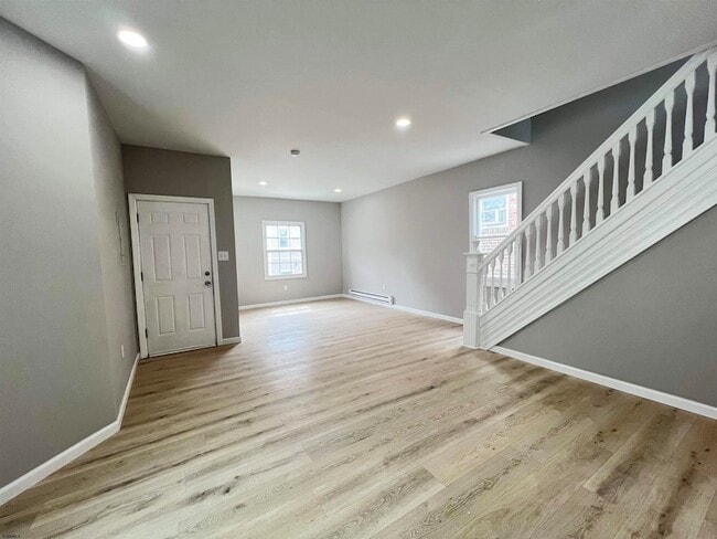 Photo - 21 S Spray Ave