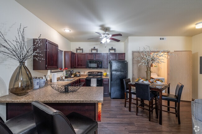 2BR, 1BA - 889SF - Kitchen - The Greens at Fayetteville