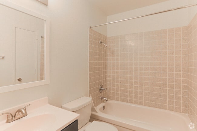 1BR, 1BA - 640 SF - Lincoln Garden Apartments