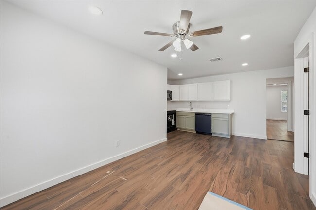 Photo - 8708 Ronnie St