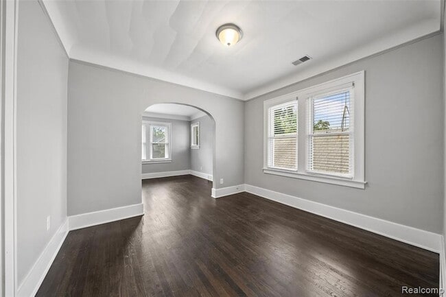 Photo - 242 W Webster St