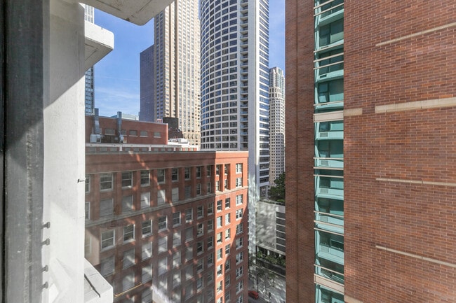 Photo - 21 E Chestnut St Unit FL23-ID1391