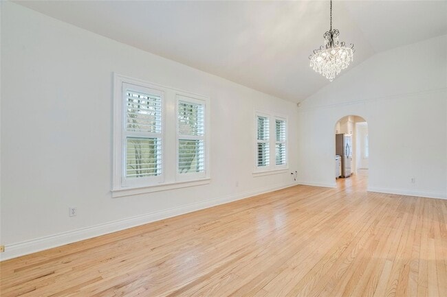 Photo - 512 E 49th St