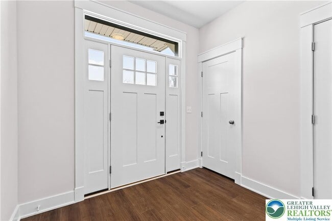 Photo - 1674 Best Pl