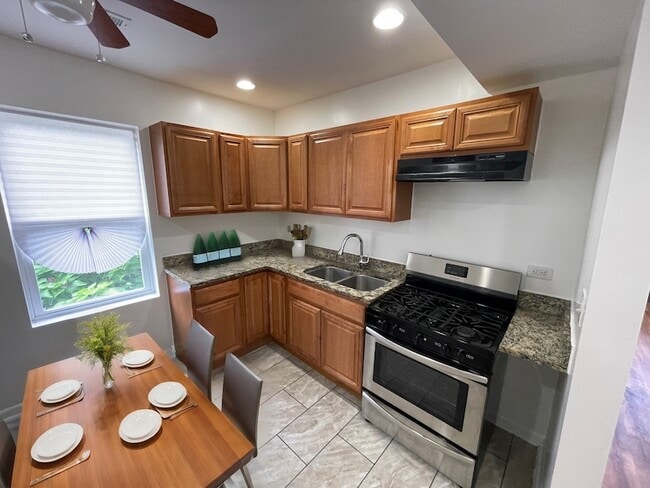 Photo - 1320 W 57th St Unit 1