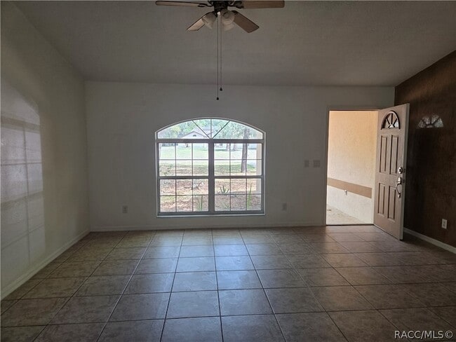 Photo - 1471 E St James Loop