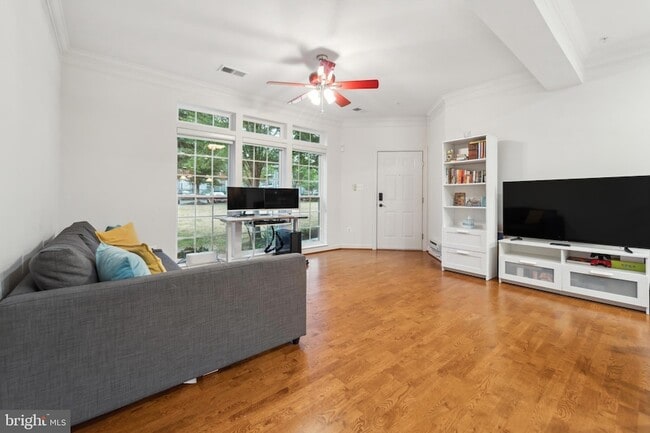 Photo - 5722 Callcott Way