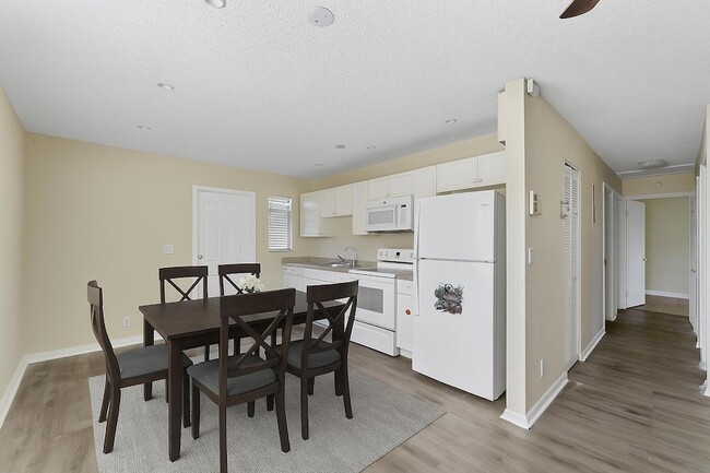 Photo - 1340 W 35th St