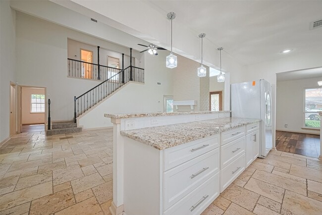 Photo - 982 W Donovan St