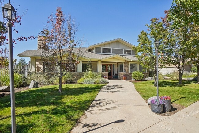 Building Photo - Deer Crest Apartments