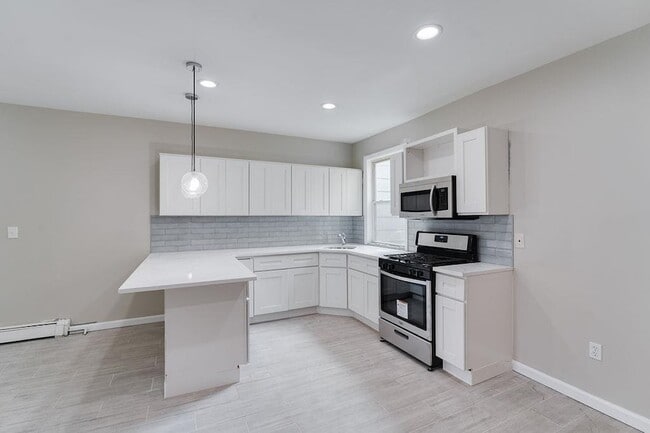 Building Photo - 11 Holmes Ave