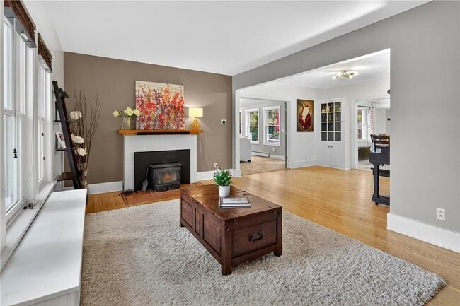 Photo - 204 Roat St