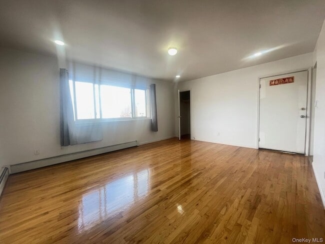 Building Photo - 43-16 223rd St Unit 2nd Floor