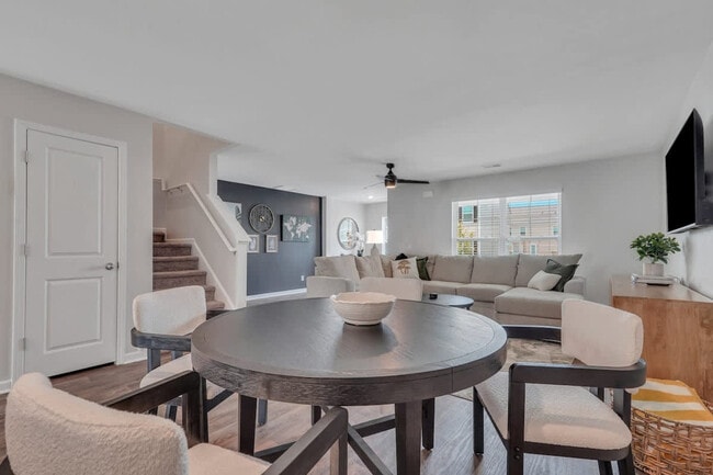 Building Photo - 315 Dogwood Cir Unit ID1244815P