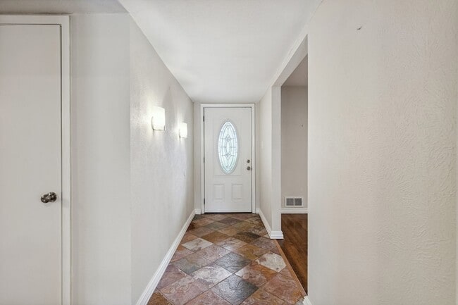 Photo - 9611 Meadowhill Dr
