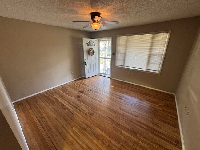 Photo - 4914 Durbin Ave