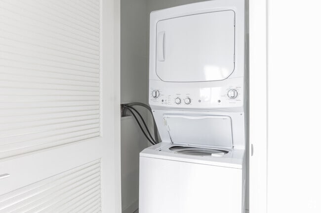 3BR, 2BA - 1,318 SF - The Point at Rise