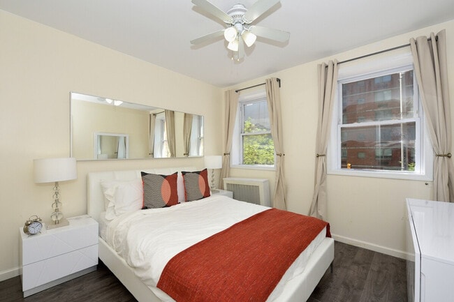 Photo - 350 W 38th St Unit ID1323921P