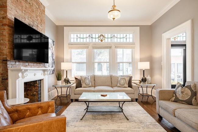 Building Photo - 2017 Elm St Unit ID1056145P