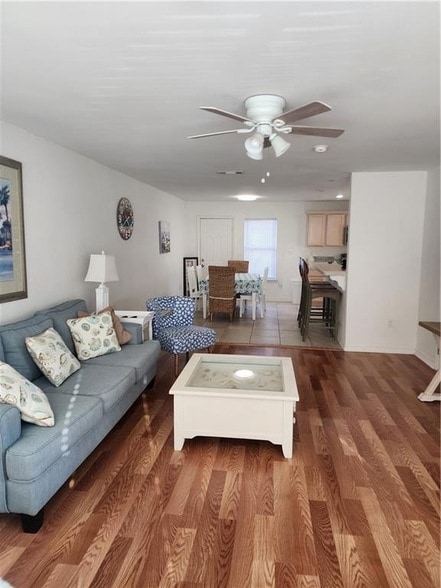 Photo - 870 Marina Dr