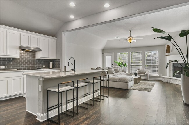 Photo - 424 Molly Ln