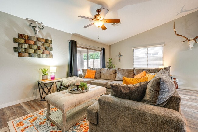 Building Photo - 2125 W Goldmine Mountain Dr Unit SI ID1546392P