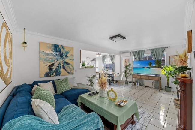 Building Photo - 2304 E 14th St Unit ID1283136P