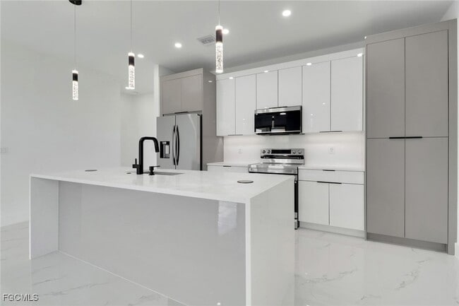 Photo - 928 NE 8th Pl