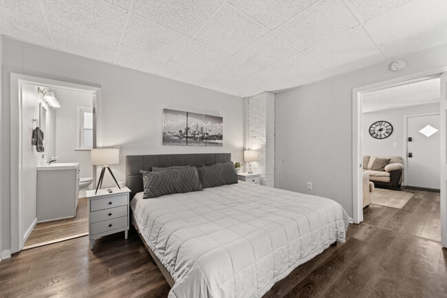 Photo - 1322 W 69th St Unit ID1061086P