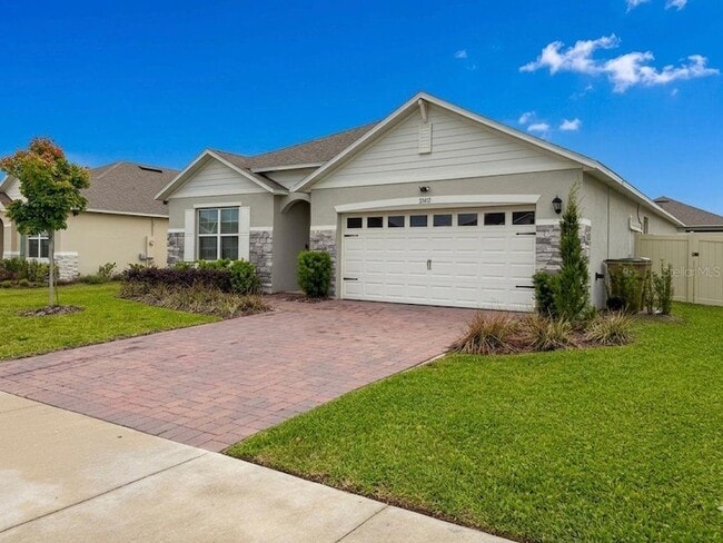Building Photo - 33412 Country House Dr