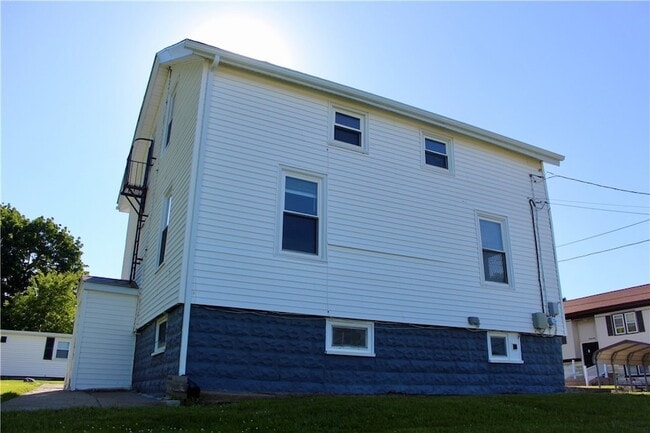 Photo - 204 Lewis St