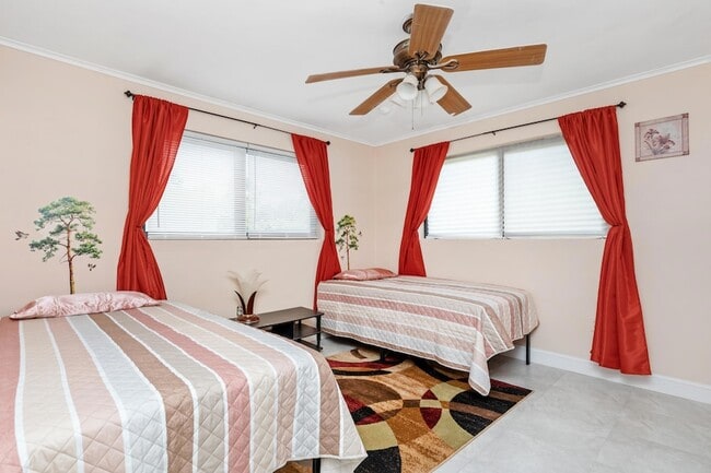 Photo - 475 NE 113th St