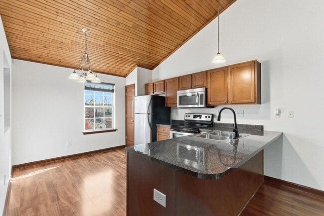 Photo - 3547 Lochdale Terrace