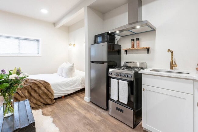 Photo - 611 N Cedar St Unit ID1296623P