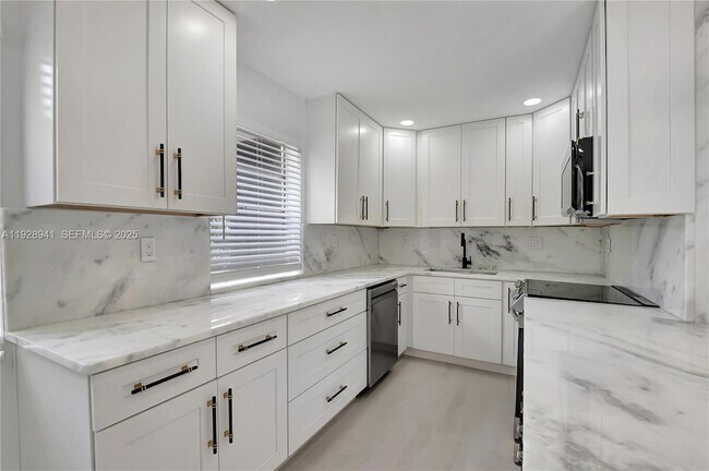 Photo - 708 Normandy Ln