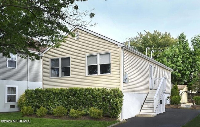 Building Photo - 18 Meadowbrook Ave