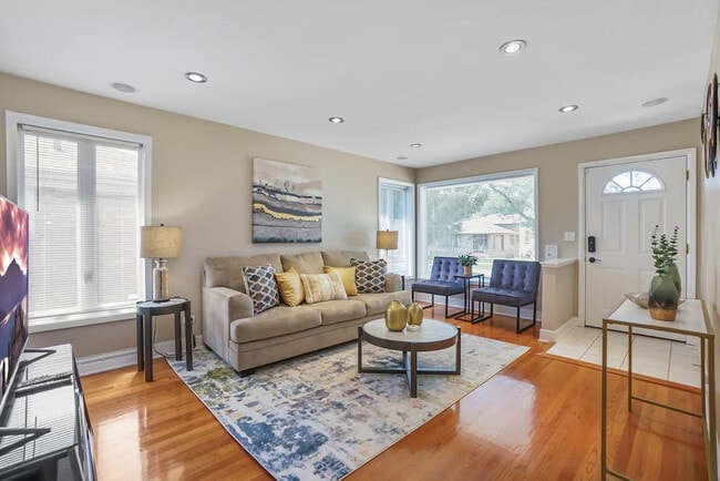 Building Photo - 7002 W Farragut Ave Unit ID1285019P