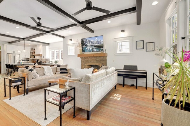 Building Photo - 614 W Lafayette St Unit ID1221896P