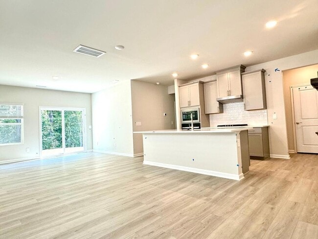 Photo - 433 Squirrel Oaks Ln