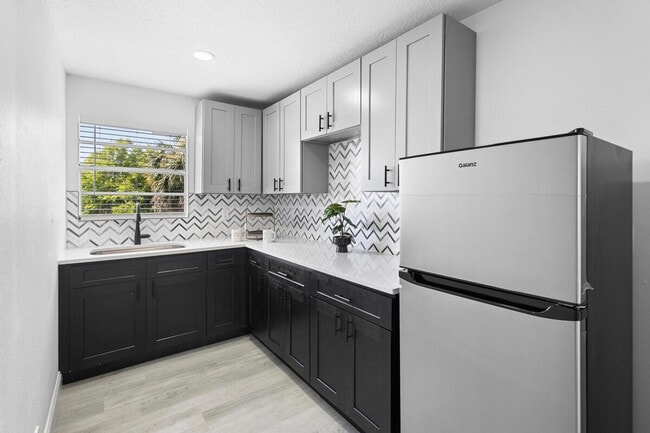 Photo - 1882 Lake St Unit SI ID1094236P