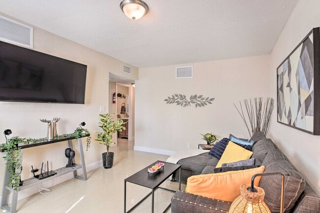 Building Photo - 441 NW 7th Terrace Unit SI FL1-ID1545951P